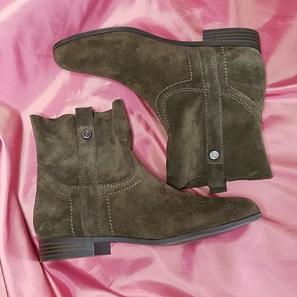 Frye & Co. Brown Suede Sarah Shorties - Picture 6 of 7